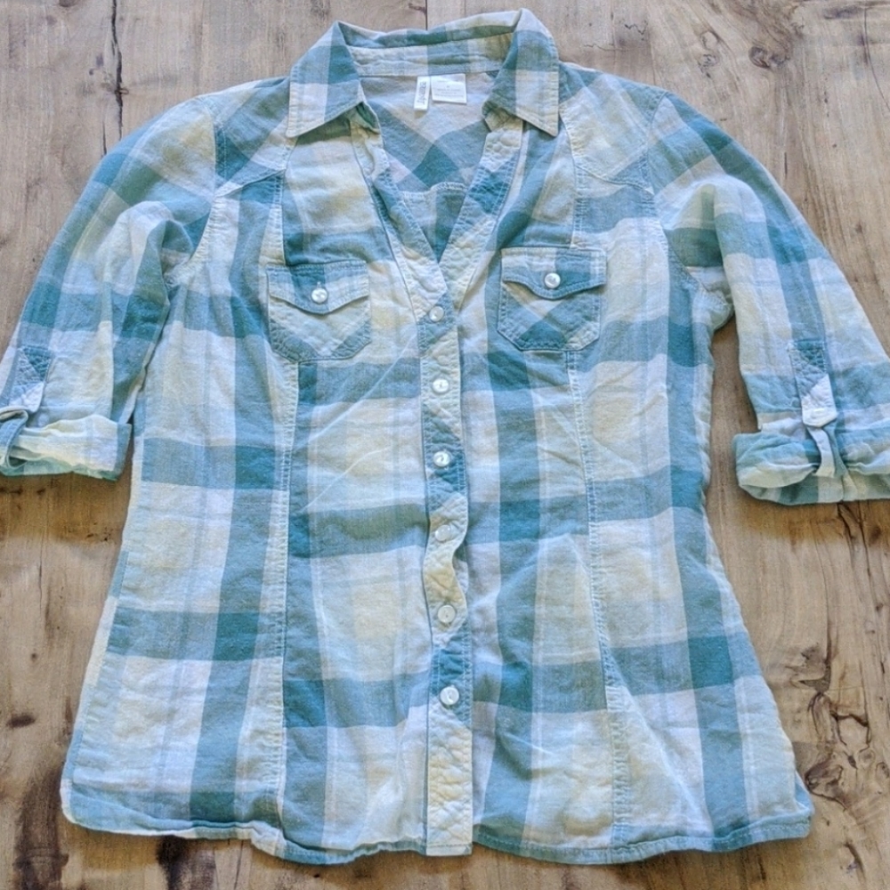 Passport long sleeve button up size M